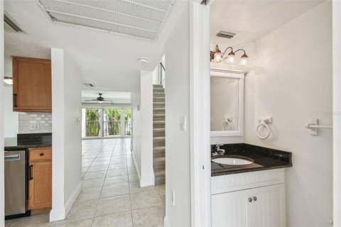 Condo in Saint Petersburg, Florida, 2 bedrooms  № 1837035 - photo 23
