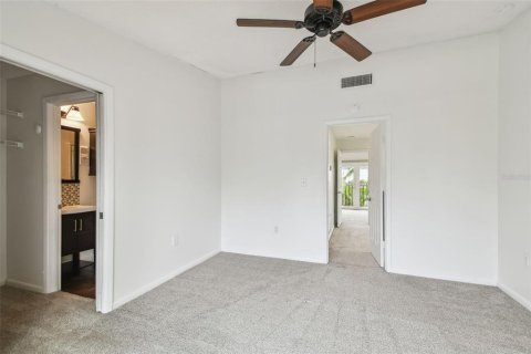 Condo in Saint Petersburg, Florida, 2 bedrooms  № 1837035 - photo 7