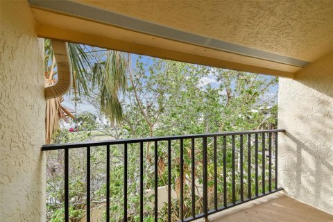 Condo in Saint Petersburg, Florida, 2 bedrooms  № 1837035 - photo 13