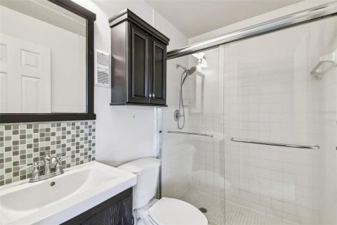 Condo in Saint Petersburg, Florida, 2 bedrooms  № 1837035 - photo 9