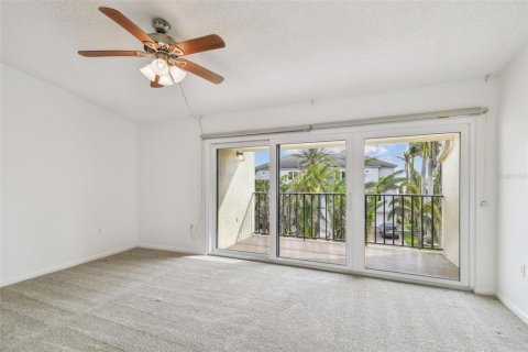 Condo in Saint Petersburg, Florida, 2 bedrooms  № 1837035 - photo 14