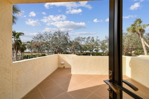 Condo in Saint Petersburg, Florida, 2 bedrooms  № 1837035 - photo 4