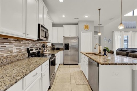 Casa en venta en Kissimmee, Florida, 5 dormitorios, 286.23 m2 № 1902047 - foto 5