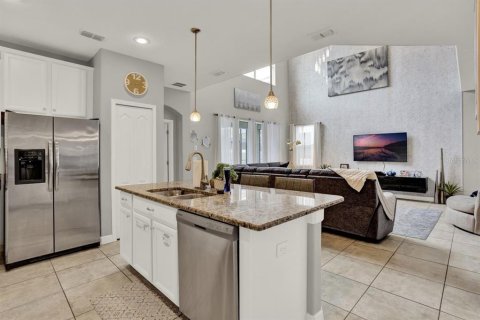 Casa en venta en Kissimmee, Florida, 5 dormitorios, 286.23 m2 № 1902047 - foto 26