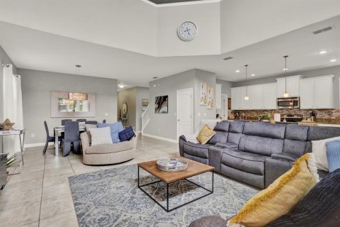 Casa en venta en Kissimmee, Florida, 5 dormitorios, 286.23 m2 № 1902047 - foto 4
