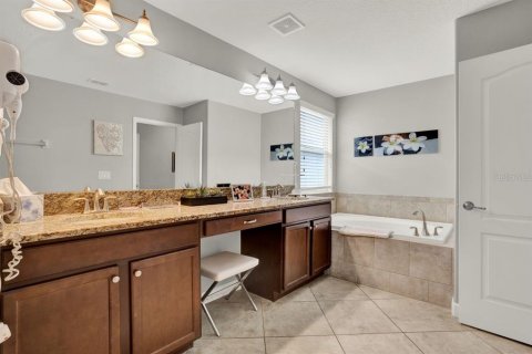 Casa en venta en Kissimmee, Florida, 5 dormitorios, 286.23 m2 № 1902047 - foto 10