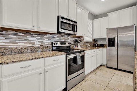 Casa en venta en Kissimmee, Florida, 5 dormitorios, 286.23 m2 № 1902047 - foto 27