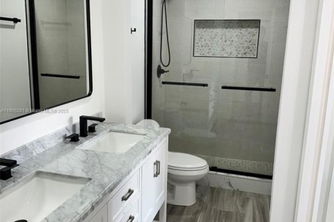 House in Fort Myers, Florida 2 bedrooms № 1957827 - photo 4