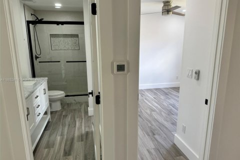 House in Fort Myers, Florida 2 bedrooms № 1957827 - photo 5