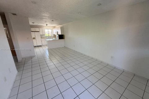 Copropriété à louer à Hialeah, Floride: 2 chambres, 72.28 m2 № 1972857 - photo 8