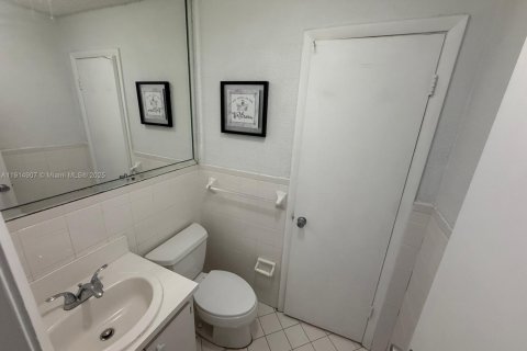 Copropriété à louer à Hialeah, Floride: 2 chambres, 72.28 m2 № 1972857 - photo 5