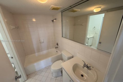 Copropriété à louer à Hialeah, Floride: 2 chambres, 72.28 m2 № 1972857 - photo 6