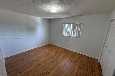 Copropriété à louer à Hialeah, Floride: 2 chambres, 72.28 m2 № 1972857 - photo 4
