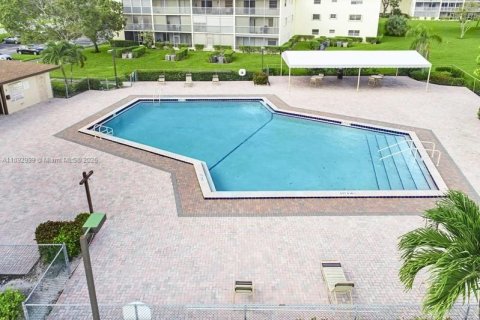 Condo in Pembroke Pines, Florida, 2 bedrooms  № 1945463 - photo 30