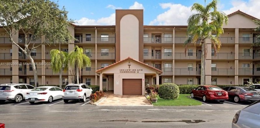 Condo in Pembroke Pines, Florida, 2 bedrooms № 1945463