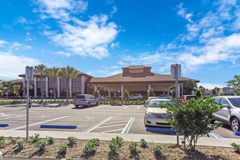 Condo in Pembroke Pines, Florida, 2 bedrooms  № 1945463 - photo 28