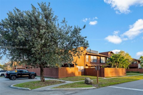 Кондоминиум с 3 спальнями в Майами, Флорида № 2025018