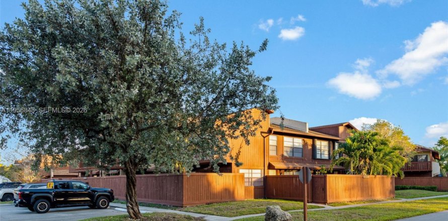 Кондоминиум с 3 спальнями в Майами, Флорида № 2025018