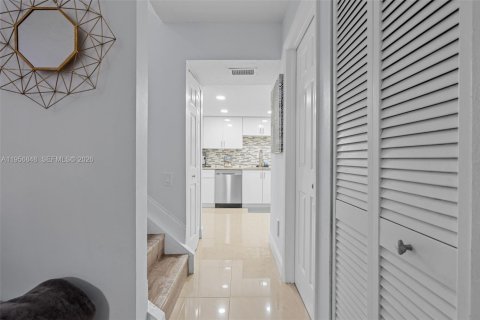 Купить кондоминиум в Майами, Флорида 3 спальни, 121.7м2, № 2025018 - фото 20