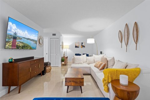 Купить кондоминиум в Майами, Флорида 3 спальни, 121.7м2, № 2025018 - фото 11