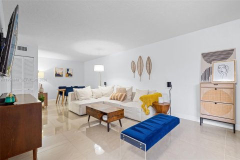 Купить кондоминиум в Майами, Флорида 3 спальни, 121.7м2, № 2025018 - фото 10