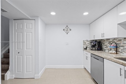 Купить кондоминиум в Майами, Флорида 3 спальни, 121.7м2, № 2025018 - фото 24