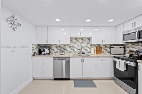 Купить кондоминиум в Майами, Флорида 3 спальни, 121.7м2, № 2025018 - фото 22