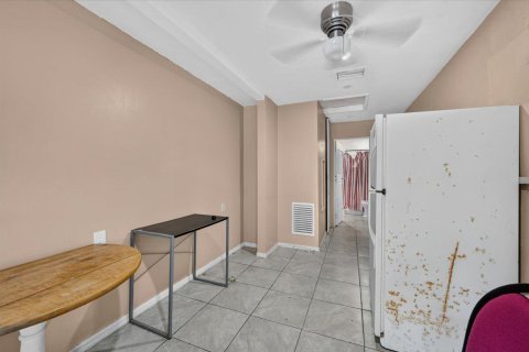 Купить коммерческую недвижимость в Окленд-Парк, Флорида 158.96м2, № 2185147 - фото 12