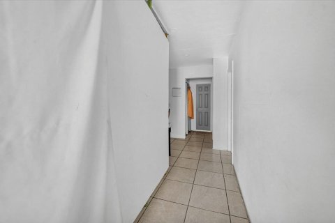 Купить коммерческую недвижимость в Окленд-Парк, Флорида 158.96м2, № 2185147 - фото 19