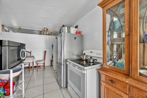 Купить коммерческую недвижимость в Окленд-Парк, Флорида 158.96м2, № 2185147 - фото 25