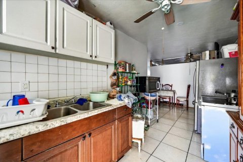 Купить коммерческую недвижимость в Окленд-Парк, Флорида 158.96м2, № 2185147 - фото 24
