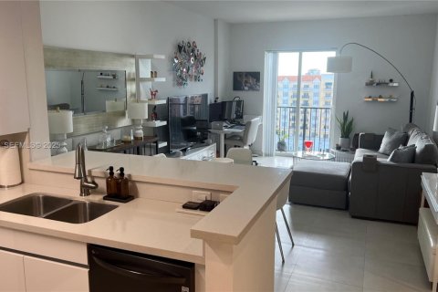 Copropriété à louer à Coral Gables, Floride: 1 chambre, 74.14 m2 № 1992780 - photo 1