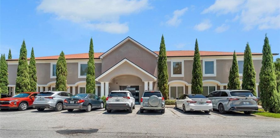 Commercial property in Orlando, Florida 250.84 sq.m. № 2196105