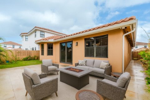 House in Miami, Florida 3 bedrooms, 161.19 sq.m. № 1956975 - photo 9