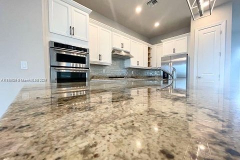 Villa ou maison à louer à Palm Beach Gardens, Floride: 4 chambres, 293.29 m2 № 2037845 - photo 2