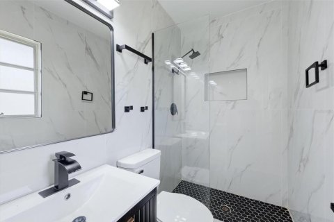 Casa en venta en Sarasota, Florida, 4 dormitorios, 144.09 m2 № 2377498 - foto 19