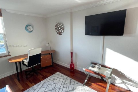 Condo in Hollywood, Florida  № 1739041 - photo 4