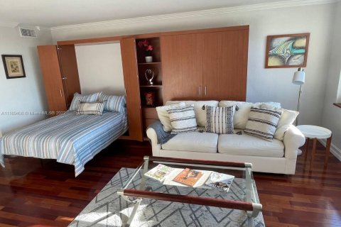Condo in Hollywood, Florida  № 1739041 - photo 8