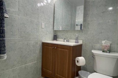 Condo in Hollywood, Florida  № 1739041 - photo 12