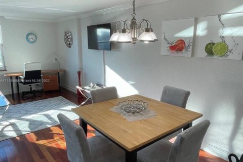 Condo in Hollywood, Florida  № 1739041 - photo 29