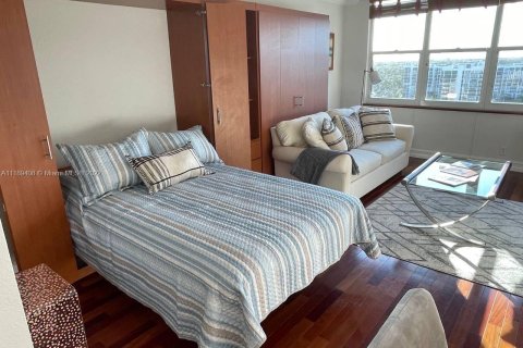 Condo in Hollywood, Florida  № 1739041 - photo 2