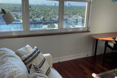 Condo in Hollywood, Florida  № 1739041 - photo 28