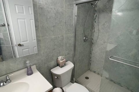 Condo in Hollywood, Florida  № 1739041 - photo 7