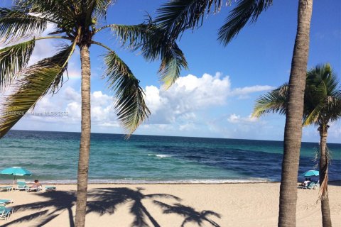 Condo in Hollywood, Florida  № 1739041 - photo 23