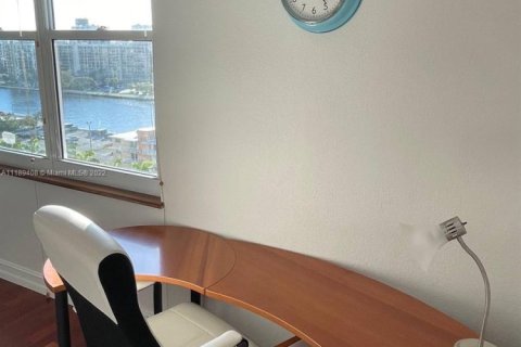 Condo in Hollywood, Florida  № 1739041 - photo 10