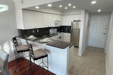 Condo in Hollywood, Florida  № 1739041 - photo 6