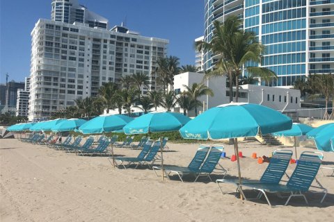 Condo in Hollywood, Florida  № 1739041 - photo 22