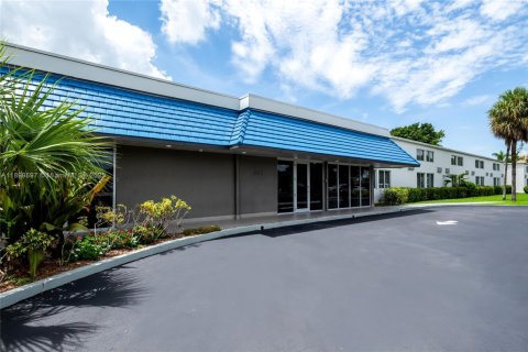 Commercial property in Miami, Florida 116 bedrooms, 4853.4 sq.m. № 1952474 - photo 3