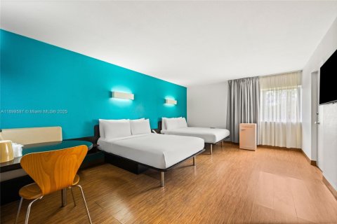 Commercial property in Miami, Florida 116 bedrooms, 4853.4 sq.m. № 1952474 - photo 1