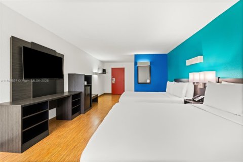Commercial property in Miami, Florida 116 bedrooms, 4853.4 sq.m. № 1952474 - photo 7